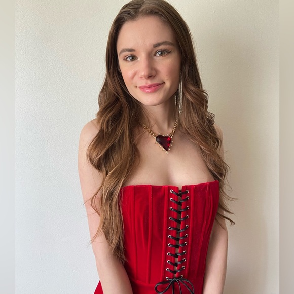 Brand new gorgeous red velvet Adeirlina gown - Picture 4 of 10